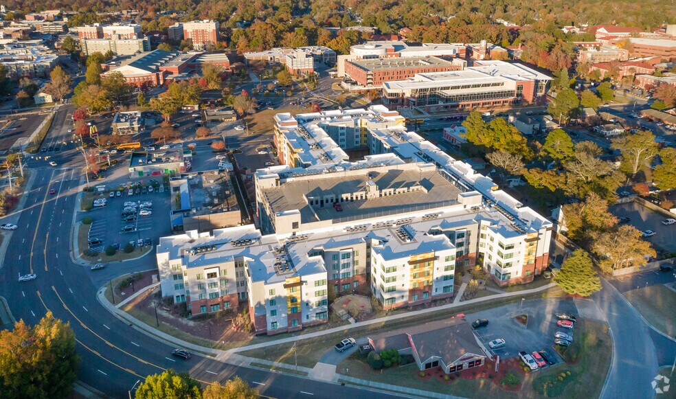 More Photos Of 306 E 10TH St, Greenville Apartments For Lease