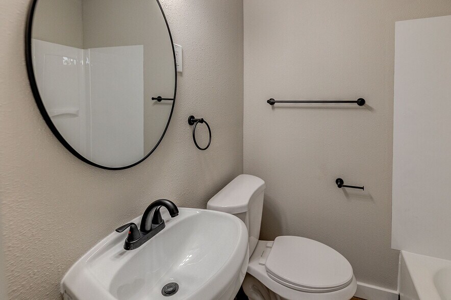 More Photos Of 302 N High St, Belleville Freestanding For Sale