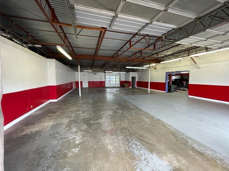 More Photos Of 2116 Fry Rd, Houston Auto Repair For Lease