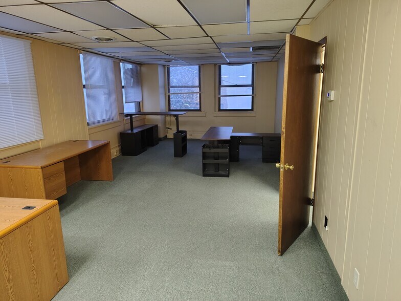 More Photos Of 26 Harvester Ave, Batavia Medical For Lease