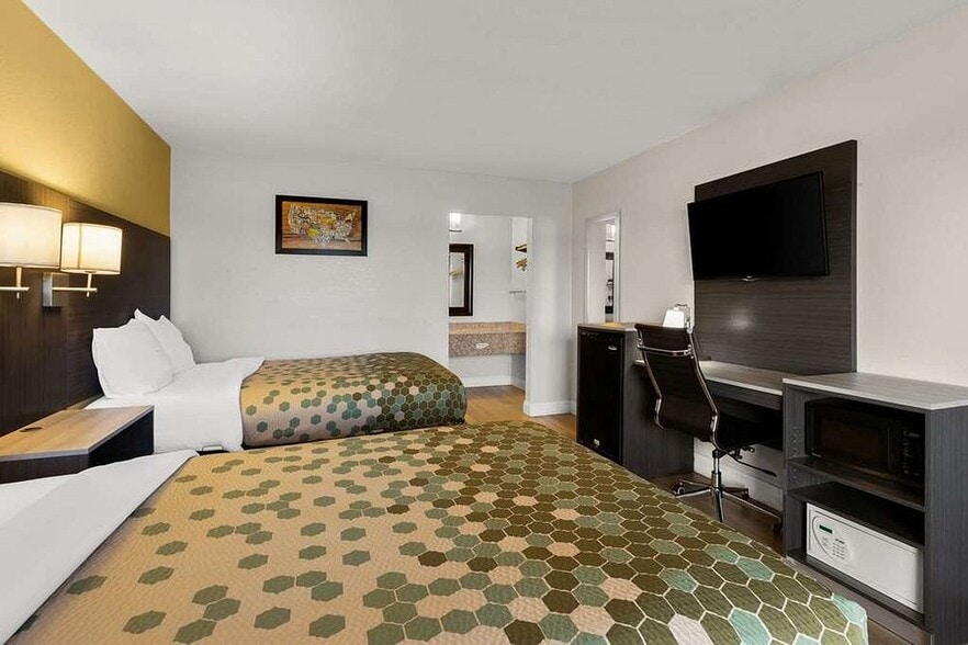 More Photos Of 3670 Roy Messer Hwy, White Pine Hotel For Sale