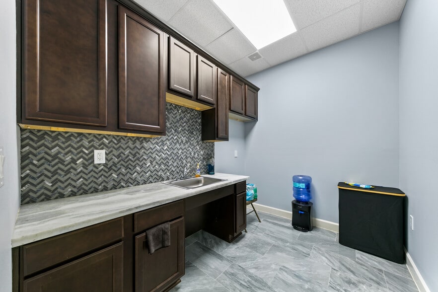 More Photos Of 8118 Fry Rd, Cypress Medical For Lease
