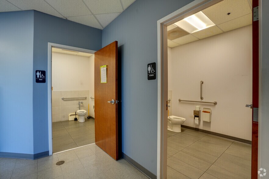 More Photos Of 6515 Ameriplex Dr, Portage Warehouse For Lease