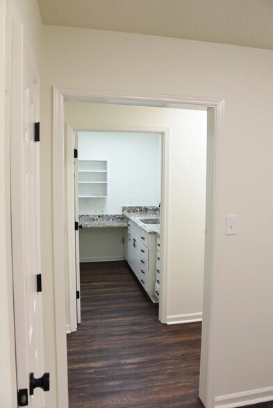 More Photos Of 1304 14th Ave SE, Decatur Medical For Lease