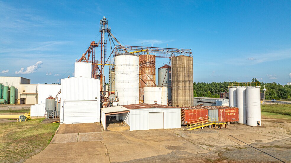 More Photos Of 220 Progress Blvd, Longview Warehouse For Sale