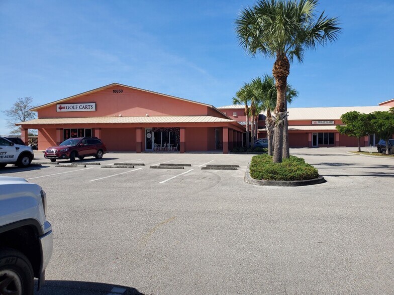 More Photos Of 10650 Metro Pky, Fort Myers Showroom For Lease