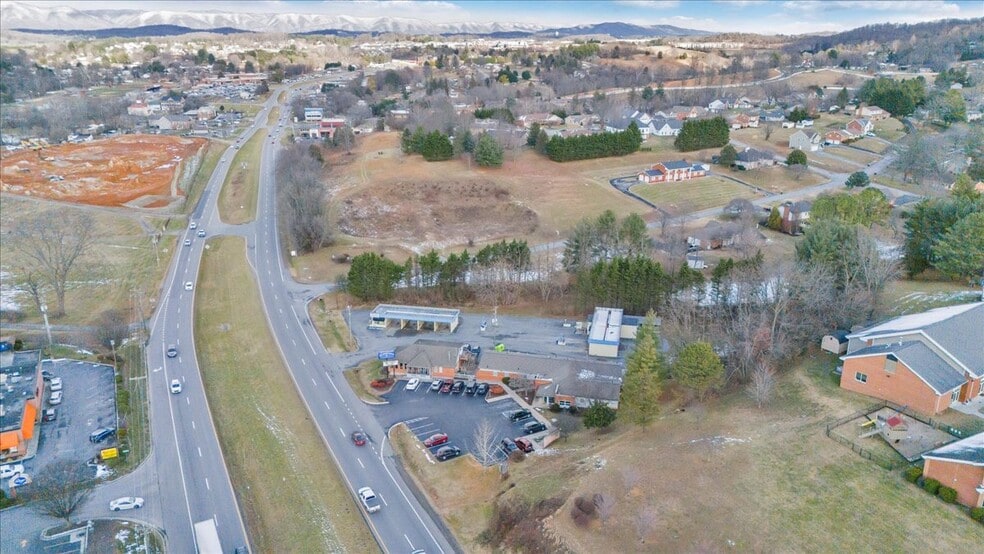 More Photos Of 870 Roanoke Rd, Daleville Carwash For Sale