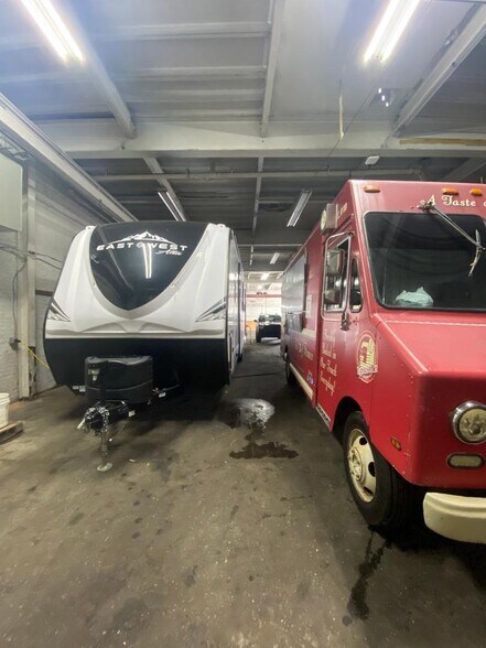 More Photos Of 72 Huntington St, Brooklyn Warehouse For Lease