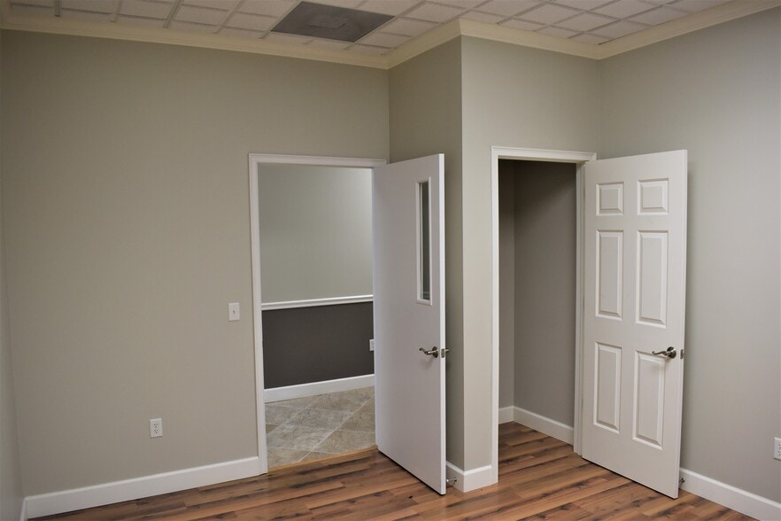 More Photos Of 9015 Americana Rd, Vero Beach Medical For Lease