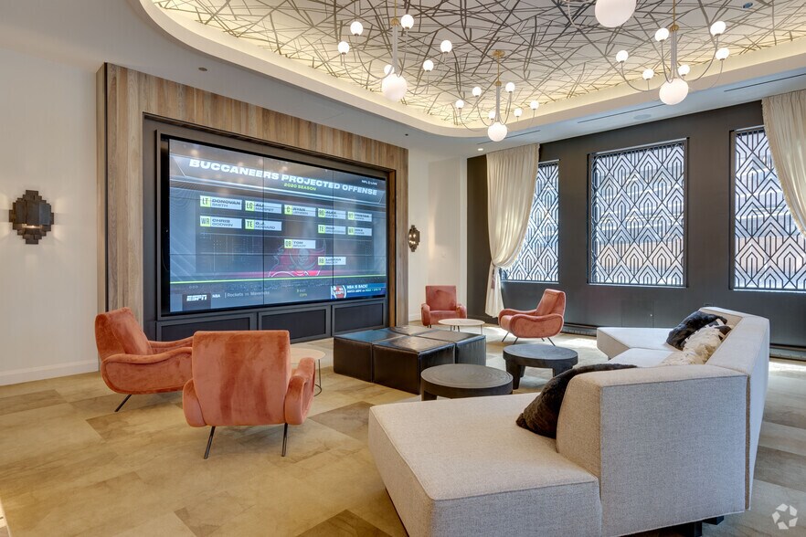 More Photos Of 182 W Lake St, Chicago Apartments For Lease