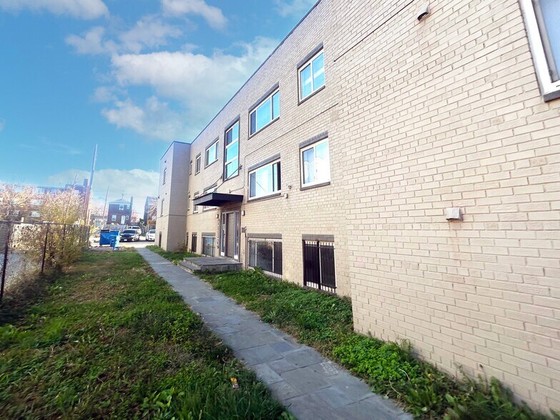 More Photos Of 913 Bellevue St SE, Washington Apartments For Sale