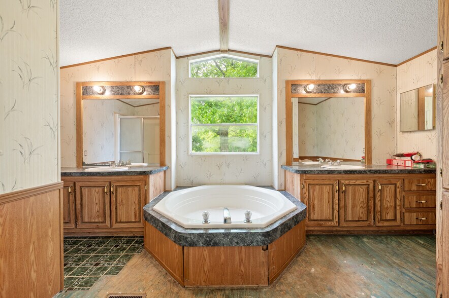 More Photos Of 7 Hills Rd, Newark Warehouse For Sale