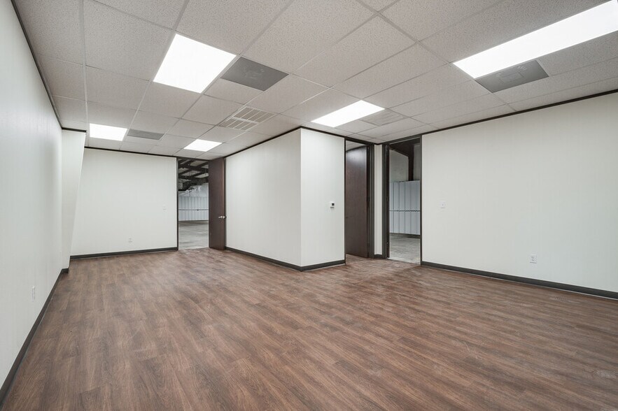 More Photos Of 3510 Bolin Rd, Houston Warehouse For Lease