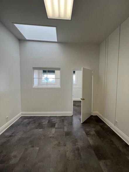 More Photos Of 132-140 S Glassell St, Orange Storefront Retail Office For Lease