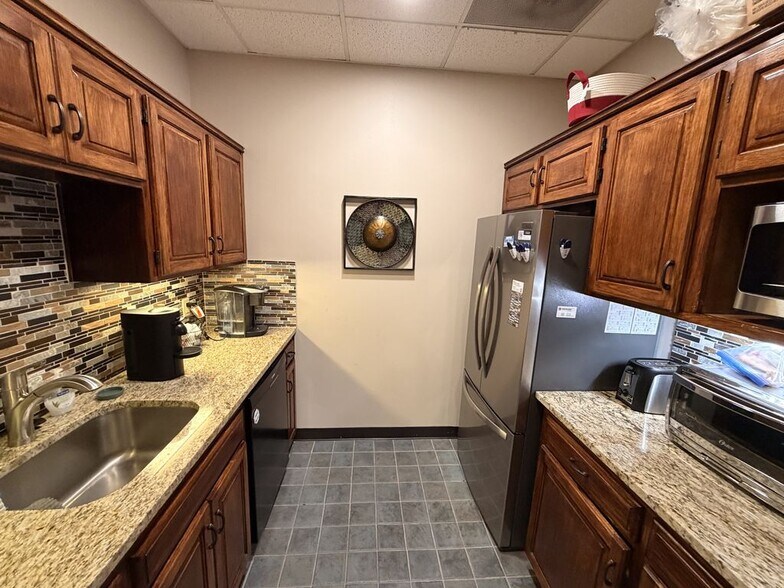 More Photos Of 8730 Bourgade St, Lenexa Loft Creative Space For Lease