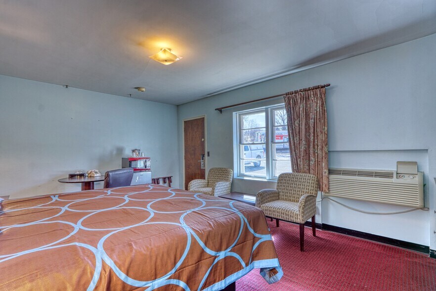 More Photos Of 726 S Highway 35, Saint Croix Falls Hotel For Sale