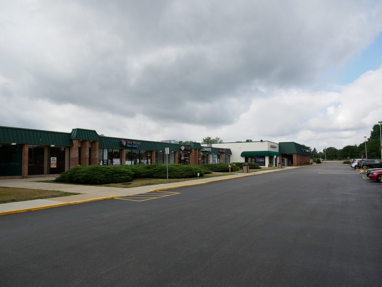 More Photos Of 3055-3161 Dundee Rd, Northbrook Unknown For Lease