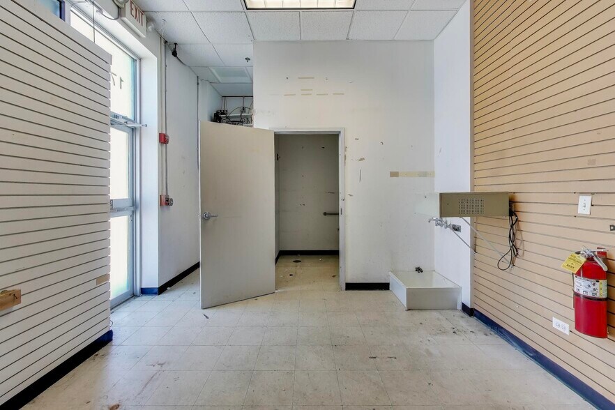 More Photos Of 17923-17927 Halsted St, Homewood Unknown For Lease