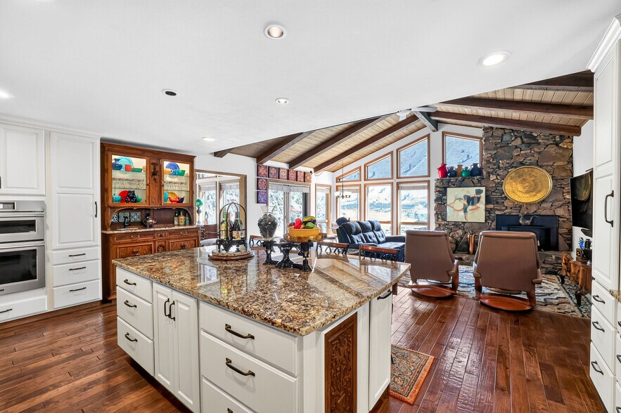 More Photos Of 420-422 Main Street St, Riggins Specialty For Sale