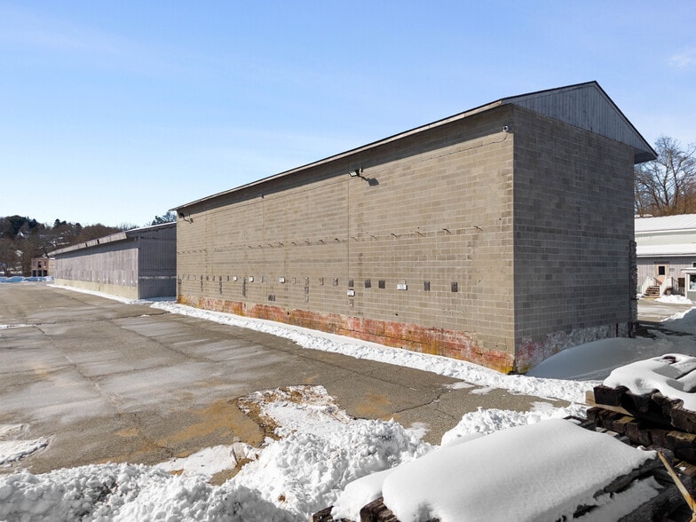 More Photos Of 45 Richards Grove Rd, Quaker Hill Service For Sale