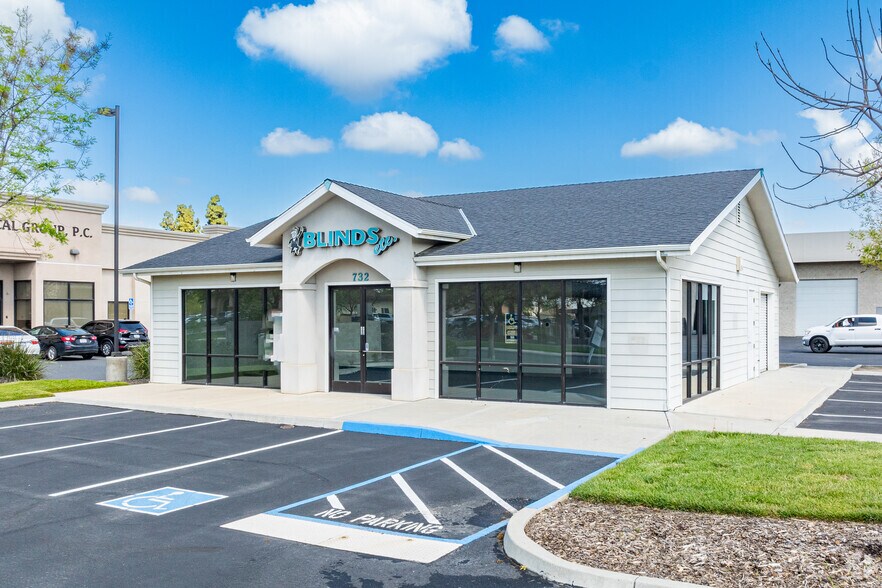 More Photos Of 732 Vaughn St, Hanford Freestanding For Lease