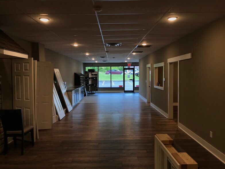 More Photos Of 810 Ohio Pike, Withamsville Office For Lease