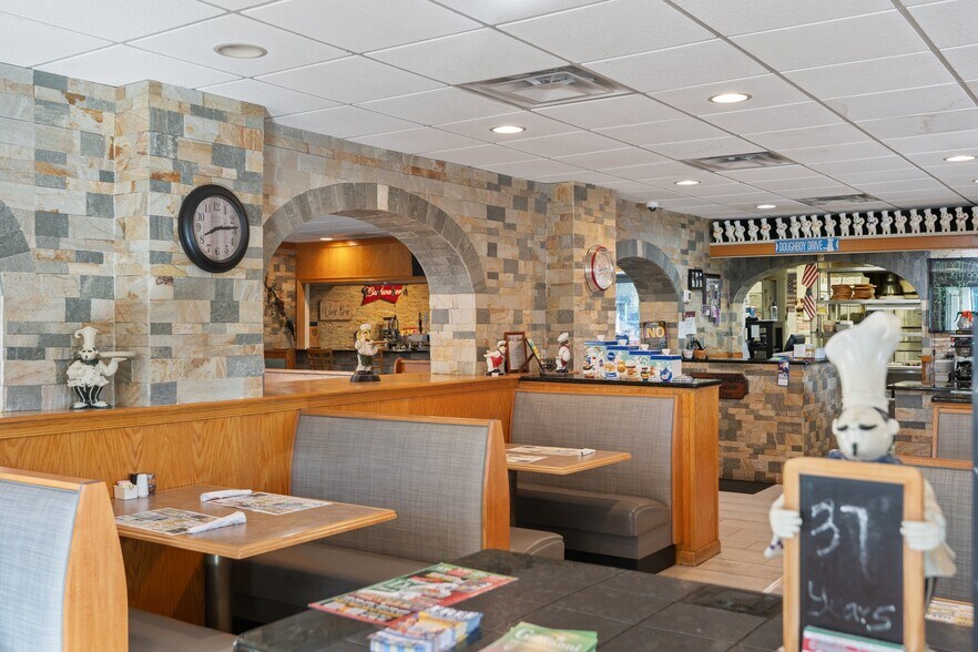 More Photos Of 232 W Moorestown Rd, Wind Gap Restaurant For Sale