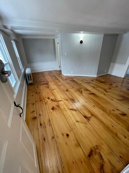 More Photos Of 3 Portsmouth Ave, Exeter General Retail For Lease