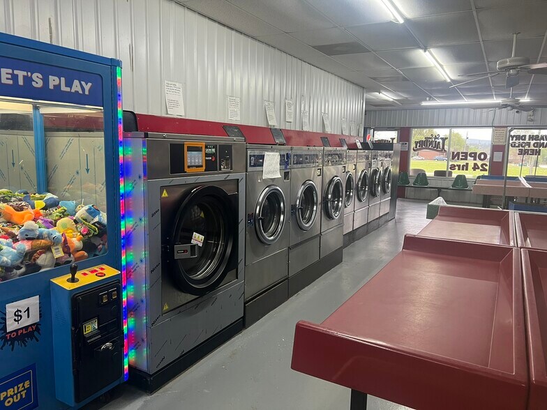 More Photos Of 285 Head Dr, Cleveland General Retail For Sale