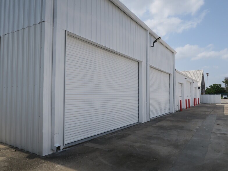 More Photos Of 5707 Schumacher Ln, Houston Auto Dealership For Lease