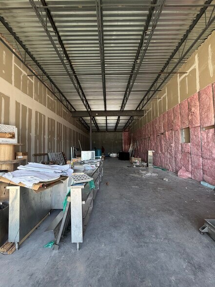 More Photos Of 2008 S Wayside Dr, Houston Storefront Retail Office For Lease