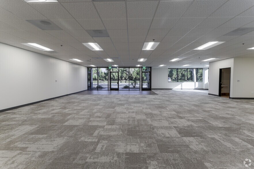 More Photos Of 720 E Carnegie Dr, San Bernardino Light Distribution For Lease