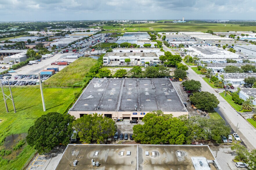 More Photos Of 6350-6370 NW 82nd Ave, Miami Light Manufacturing For Lease