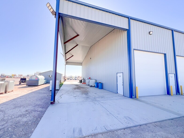 More Photos Of 2401 E County Road 155, Midland Service For Sale