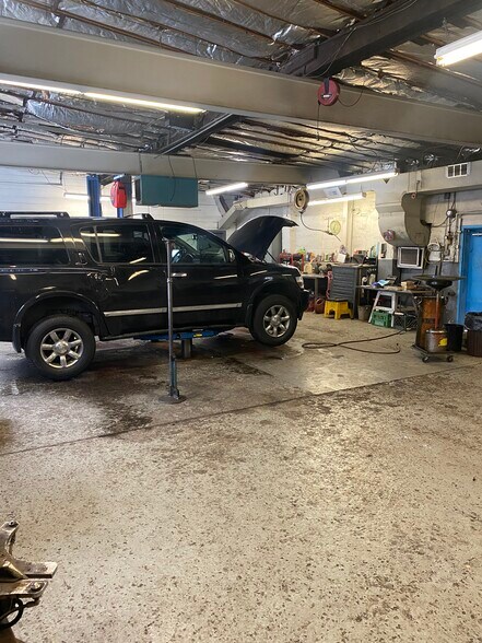 More Photos Of 636 Hamilton St, Somerset Auto Repair For Sale