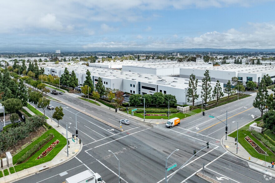 More Photos Of 18300 S Wilmington Ave, Rancho Dominguez Distribution For Lease