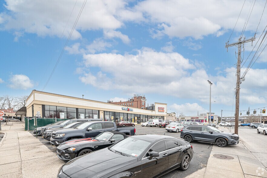 More Photos Of 34 E Sunrise Hwy, Freeport Freestanding For Lease
