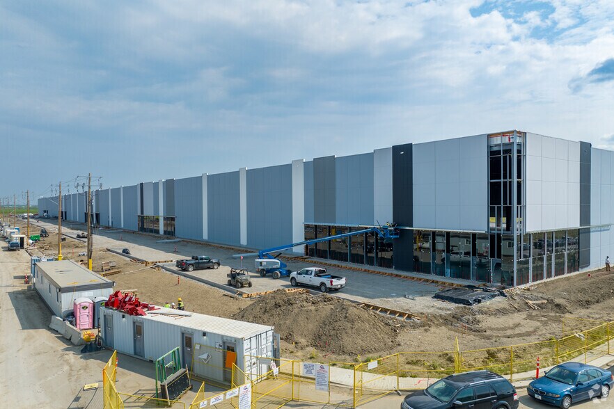 More Photos Of 68 68 St SE, Calgary Unknown For Lease