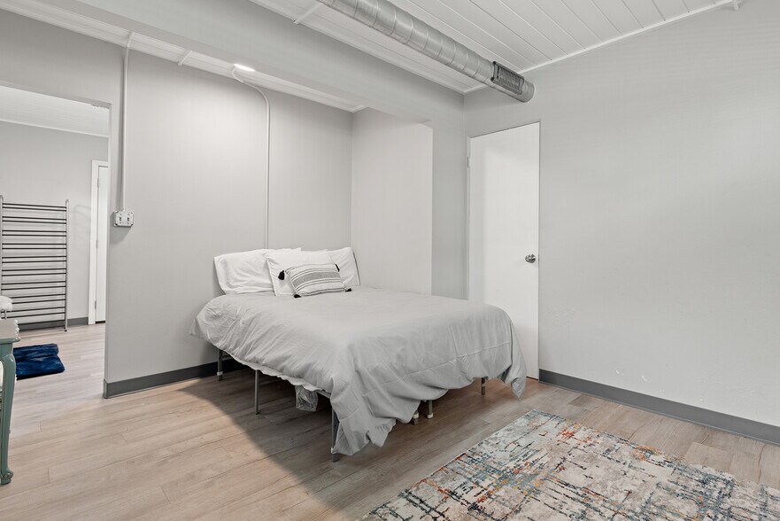 More Photos Of 10589 Seminole Blvd, Largo Apartments For Sale