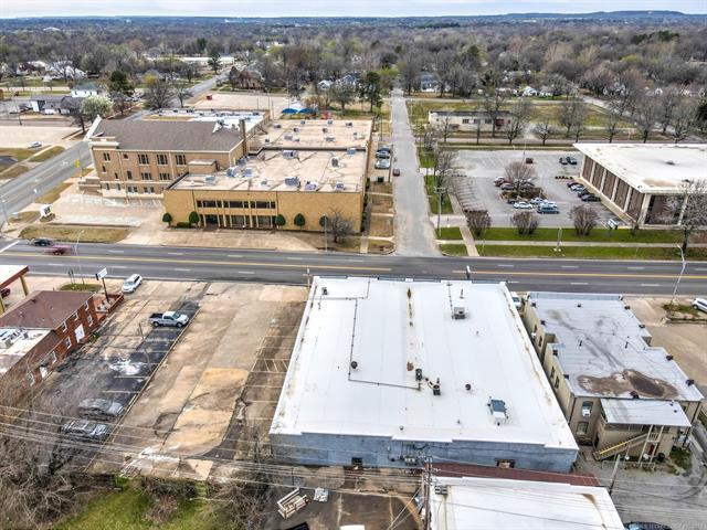 More Photos Of 800 W Okmulgee St, Muskogee Light Distribution For Sale