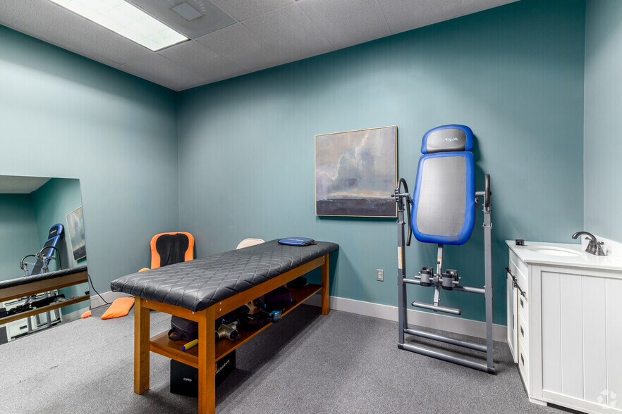 More Photos Of 1000 Van Buren Ave, Indian Trail Flex For Lease