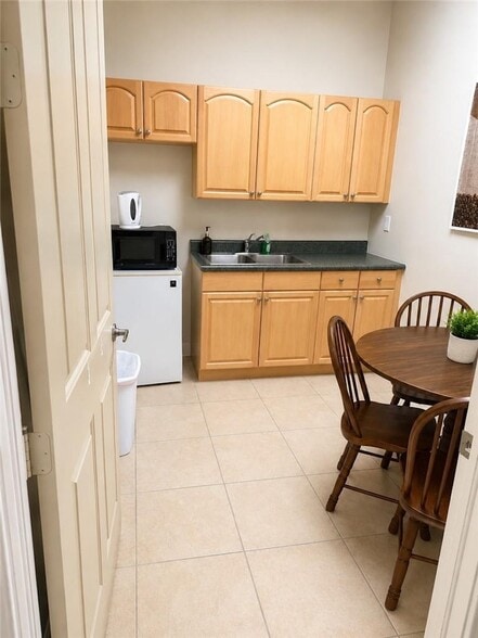 More Photos Of 3940 Radio Rd, Naples Storefront Retail Office For Sale