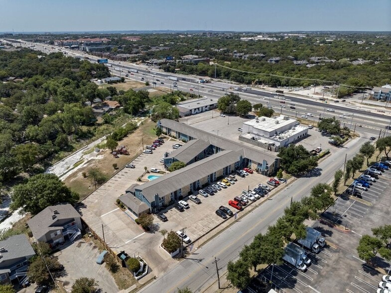 More Photos Of 829 Park Plz, Austin Apartments For Sale