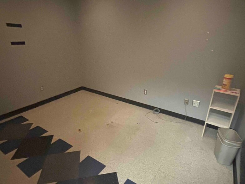 More Photos Of 1228 1st St N, Alabaster Office For Lease