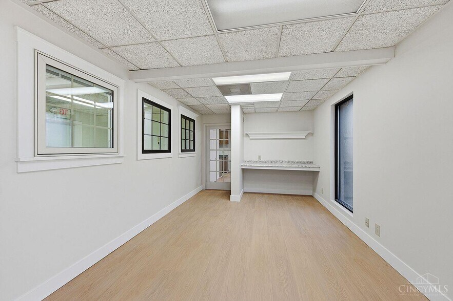 More Photos Of 347 Stanley Ave, Cincinnati Office Residential For Lease