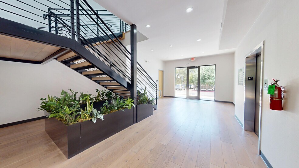 More Photos Of 8701 Menchaca Rd, Austin Medical For Lease