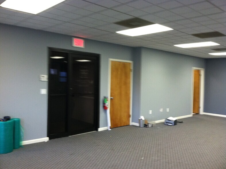 More Photos Of 1711 Ginesi Dr, Freehold Office For Lease
