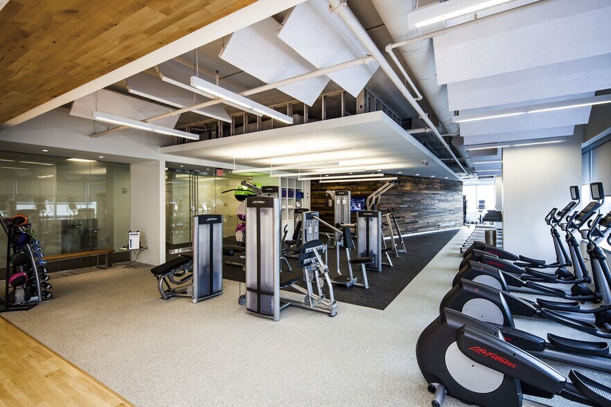 More Photos Of 7900 Tysons One Pl, Tysons Office For Lease