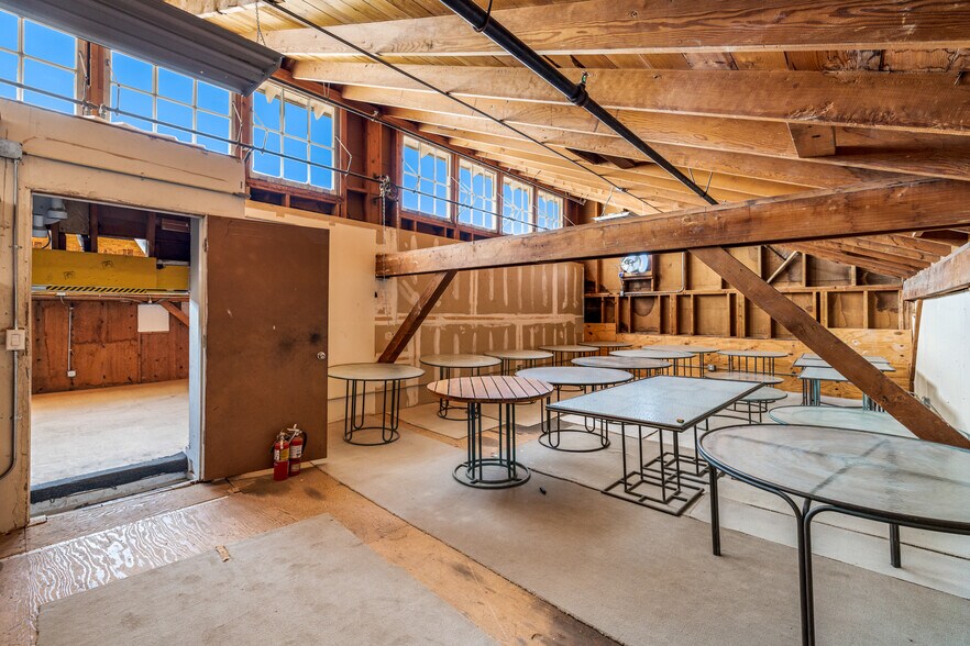 More Photos Of 4775-4779 E Ramon Rd, Palm Springs Warehouse For Sale