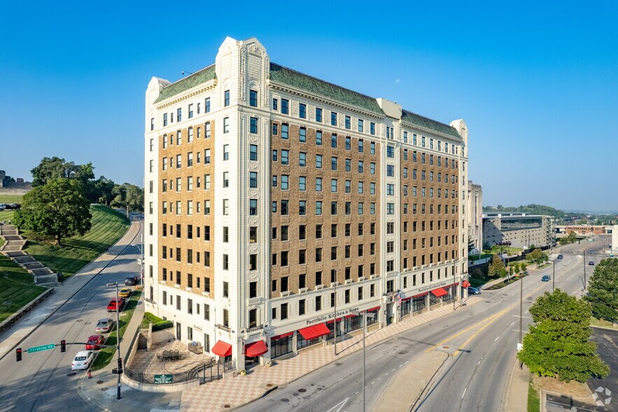 More Photos Of 215 W Pershing Rd, Kansas City Office Residential For Lease